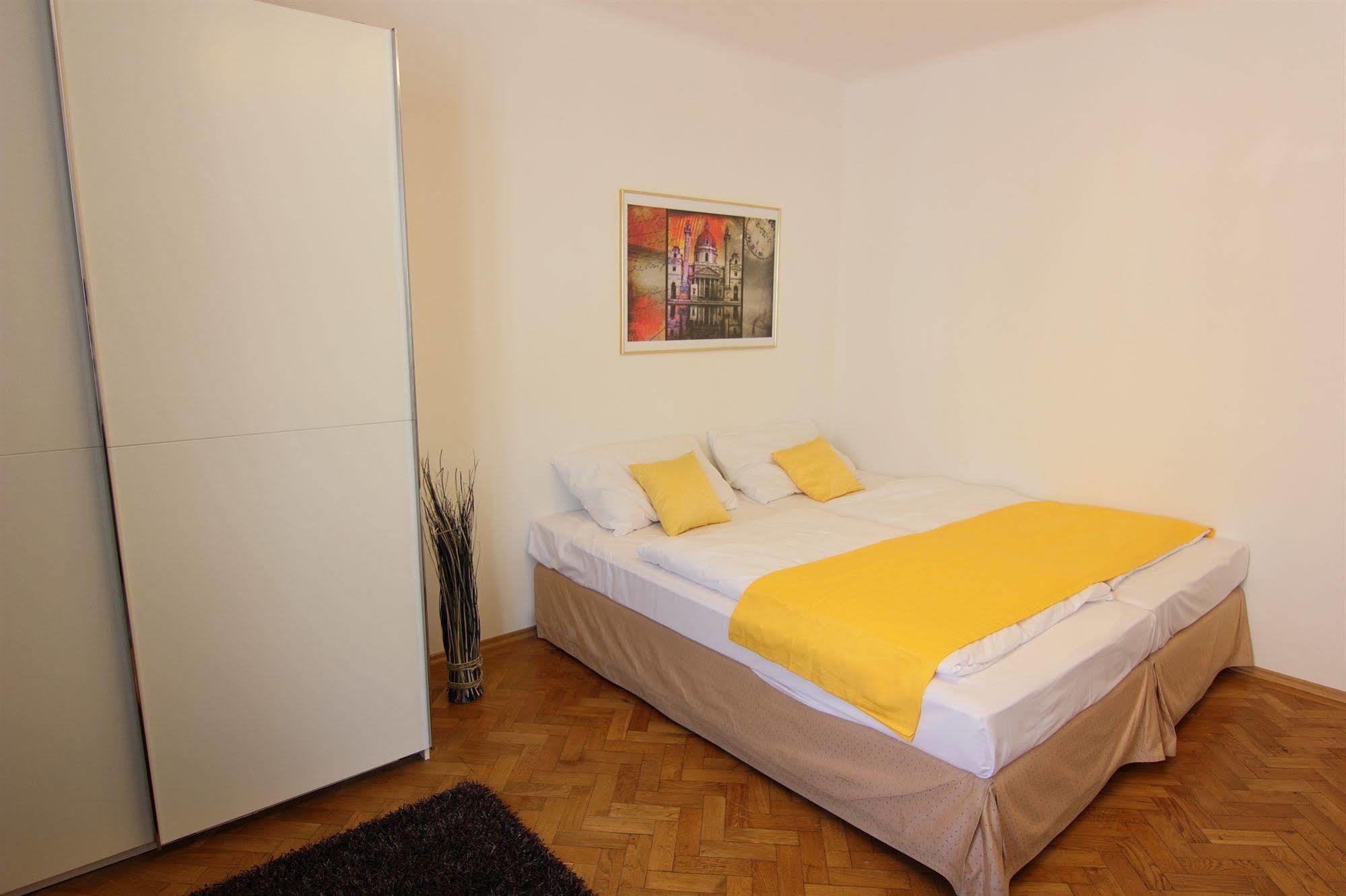 Kroellgasse I Contactless Check-in Vienna